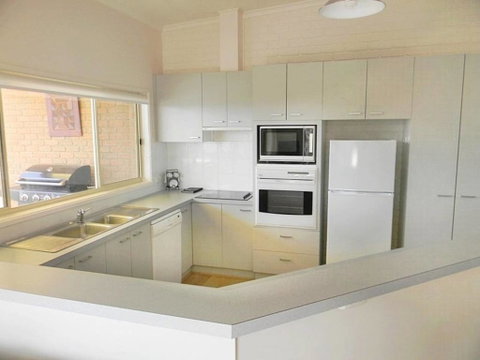 LIFE'S A BEACH - Maitland Accommodation 3