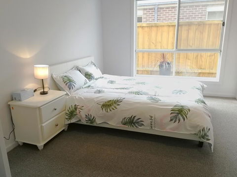 Lily Family - Maitland Accommodation 1