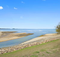Luxury Beach Unit - Maitland Accommodation