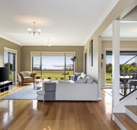 LUXURY WATERFRONT FAMILY HOME-TASMANIA I-L'Abode - Maitland Accommodation