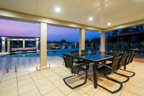 Luxury Waterfront Home - Maitland Accommodation 2
