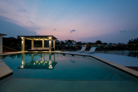 Luxury Waterfront Home - Maitland Accommodation 1
