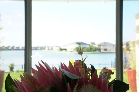 Luxury Waterfront Villa In Sanctuary Lakes - Maitland Accommodation 3
