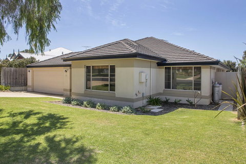 Macs Manor - Maitland Accommodation 1