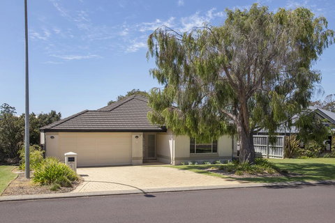 Macs Manor - Maitland Accommodation 0