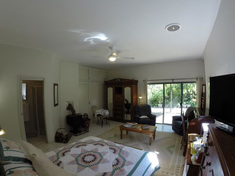 Mandalay House - Maitland Accommodation 2