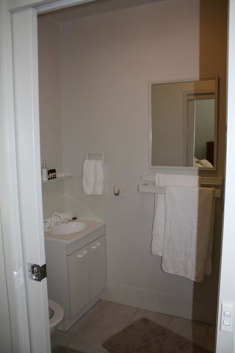 Mandalay House - Maitland Accommodation 3