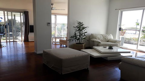 Maple Villa - Maitland Accommodation 3