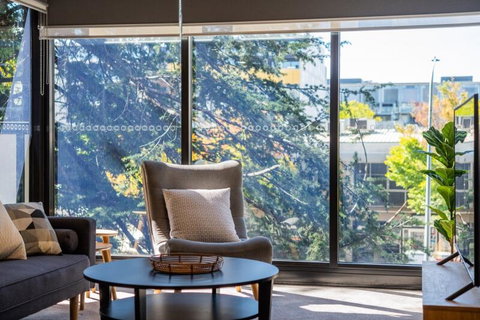 Midnight Apartments Accommodate Canberra - Maitland Accommodation 0