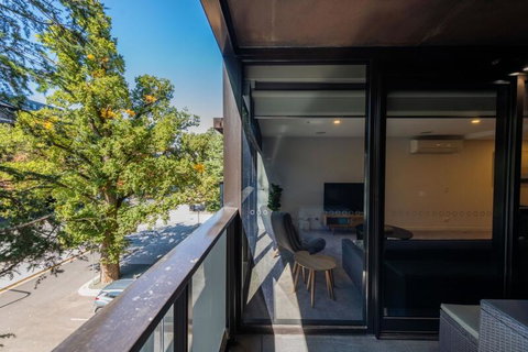 Midnight Apartments Accommodate Canberra - Maitland Accommodation 1