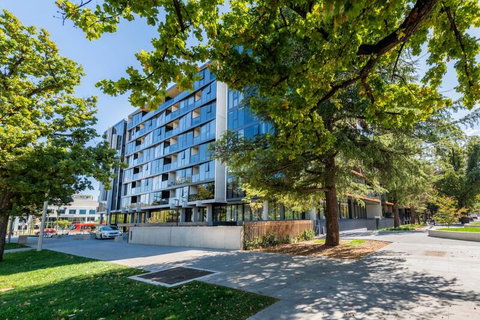 Midnight Apartments Accommodate Canberra - Maitland Accommodation 2