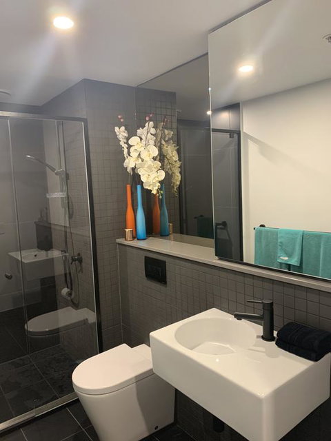Midnight@Braddon Modern Executive Apt, Pool, Sauna, Secure Parking, Wine - Maitland Accommodation 2
