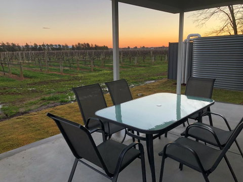 Milawa Vineyard Views - Guesthouse 1 - Maitland Accommodation 3