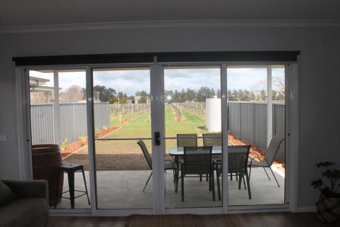 Milawa Vineyard Views - Guesthouse 2 - Maitland Accommodation 2
