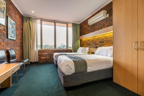 Millers Inn - Maitland Accommodation 3