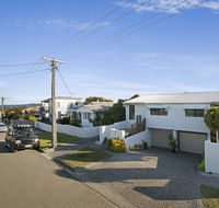 Minutes walk to Peregian Beach and surf - Unit 1/28 Pelican Street - Maitland Accommodation