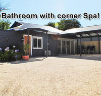 MODERN  LUXURIOUS WITH SPA BATH - Maitland Accommodation