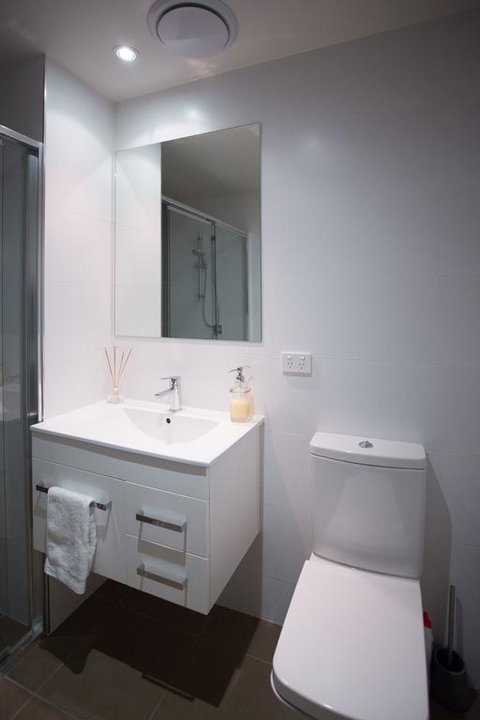 Modern Executive Apartment @ Braddon, 1BR, Wine, Wifi, Secure Parking, Canberra - Maitland Accommodation 3