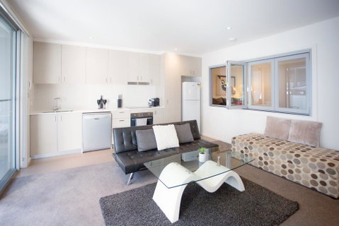Modern Executive Apartment @ Braddon, 1BR, Wine, Wifi, Secure Parking, Canberra - Maitland Accommodation 0