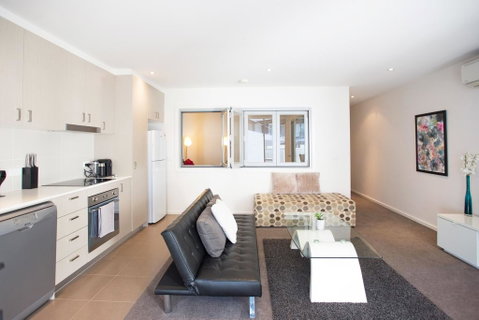 Modern Executive Apartment @ Braddon, 1BR, Wine, Wifi, Secure Parking, Canberra - Maitland Accommodation 1