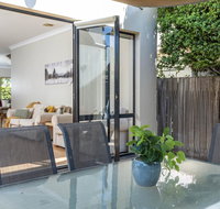 MOMENTS FROM BRADDON  ANU SPACIOUS and RELAXED - Maitland Accommodation