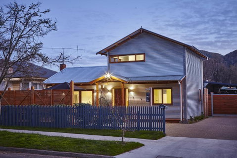 MounTin Hut - Central Bright - Maitland Accommodation 0