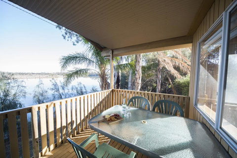 Mundic Waterfront Cottages - Maitland Accommodation 0