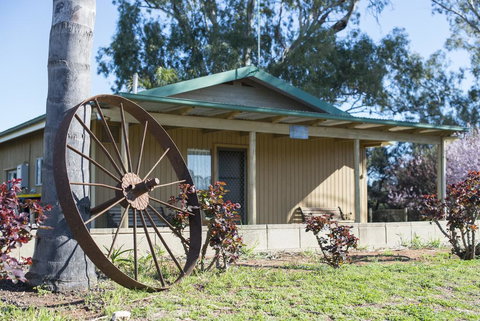 Mundic Waterfront Cottages - Maitland Accommodation 1