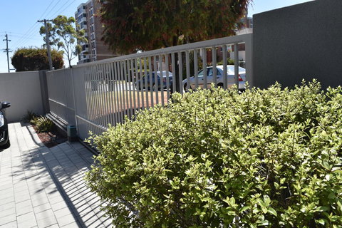 Central Executive Townhouse - Maitland Accommodation 11