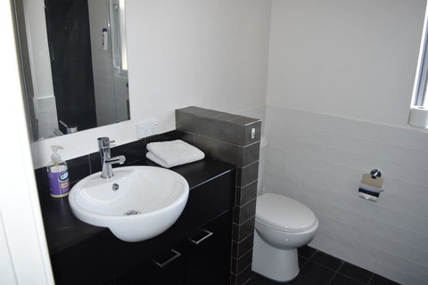 Central Executive Townhouse - Maitland Accommodation 8