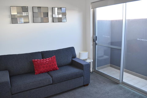 Central Executive Townhouse - Maitland Accommodation 6