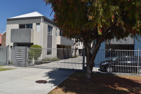 Central Executive Townhouse - Maitland Accommodation 0