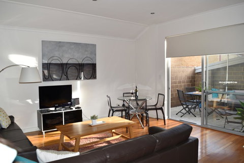 Central Executive Townhouse - Maitland Accommodation 1