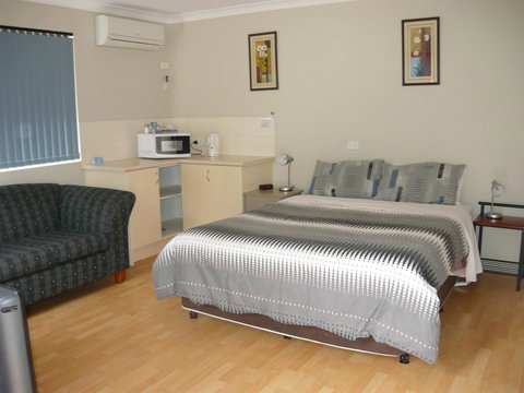 Albany Apartments - Maitland Accommodation 0