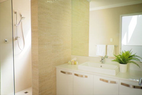 Cottesloe Artist's Beach Retreat - Maitland Accommodation 25