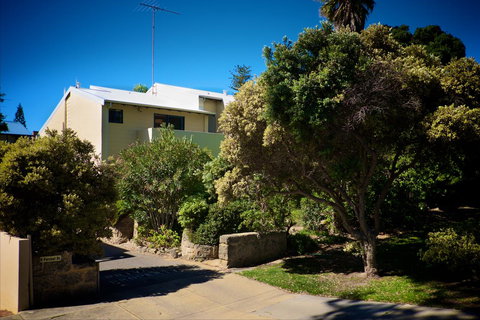 Cottesloe Artist's Beach Retreat - Maitland Accommodation 4