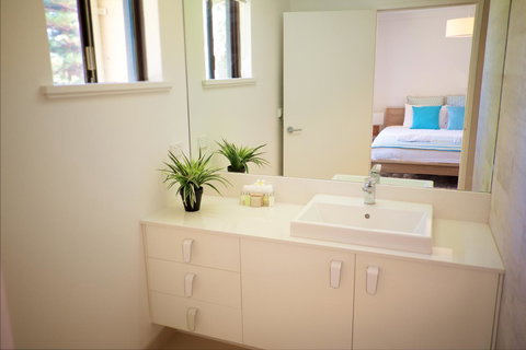 Cottesloe Artist's Beach Retreat - Maitland Accommodation 20
