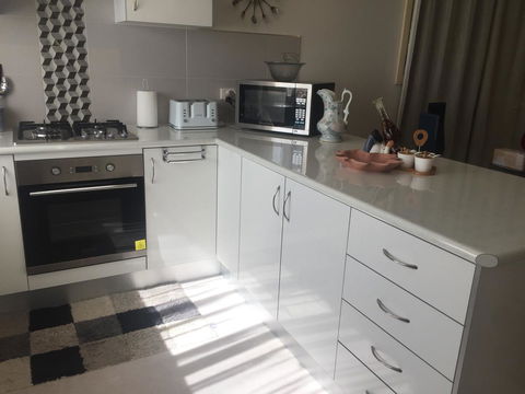 Bright & Beautiful Home On The Hills! - Maitland Accommodation 13