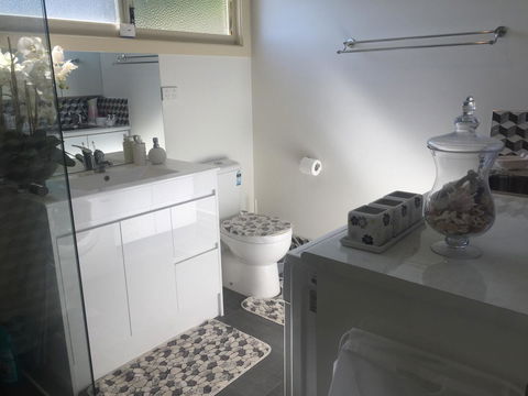 Bright & Beautiful Home On The Hills! - Maitland Accommodation 22