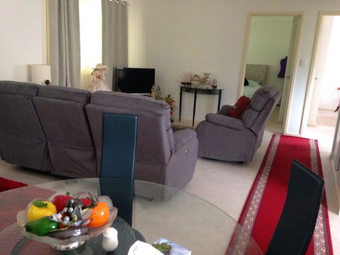 Bright & Beautiful Home On The Hills! - Maitland Accommodation 8