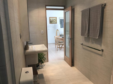 Banksia Luxury Villa - Maitland Accommodation 14