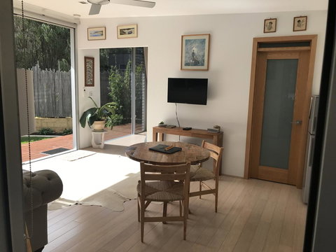 Banksia Luxury Villa - Maitland Accommodation 11