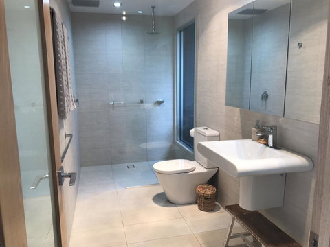 Banksia Luxury Villa - Maitland Accommodation 13