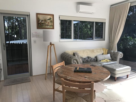 Banksia Luxury Villa - Maitland Accommodation 10