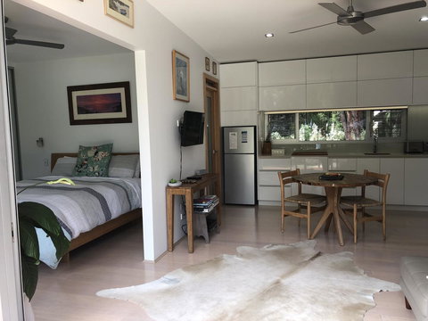 Banksia Luxury Villa - Maitland Accommodation 2