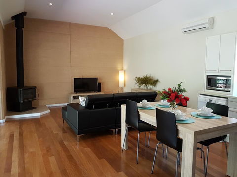 Jarrah Grove Forest Retreat - Maitland Accommodation 7