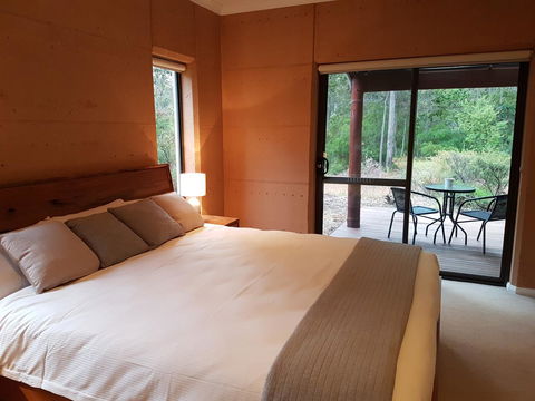 Jarrah Grove Forest Retreat - Maitland Accommodation 6