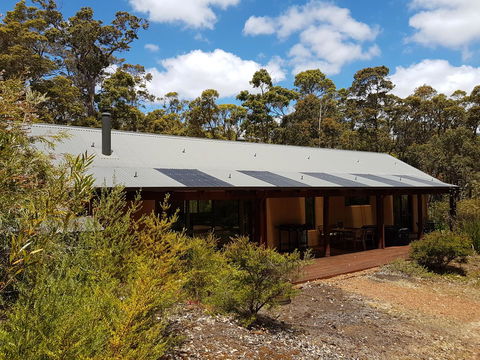 Jarrah Grove Forest Retreat - Maitland Accommodation 15