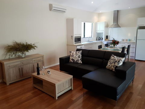 Jarrah Grove Forest Retreat - Maitland Accommodation 8
