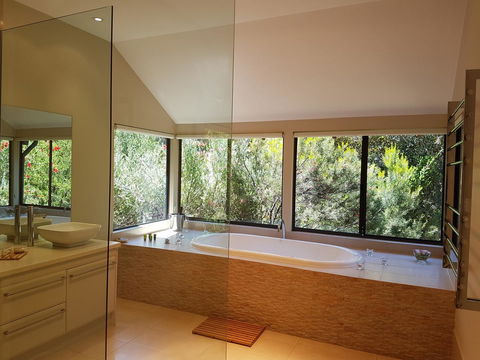 Jarrah Grove Forest Retreat - Maitland Accommodation 1